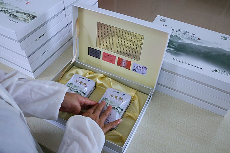 <div style="text-align:center;">
	制茶图片
</div>